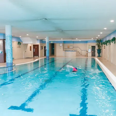 Ξενοδοχείο Hibernian & Leisure Centre