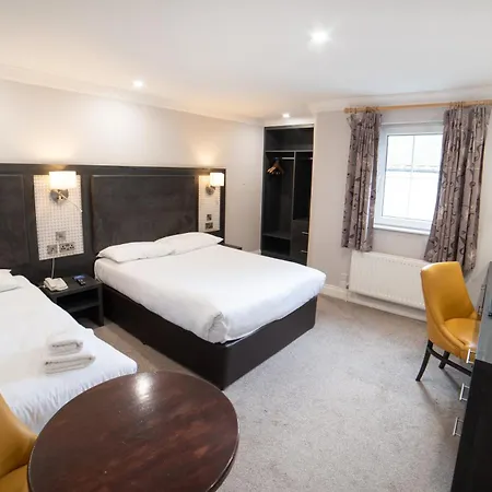 Hibernian & Leisure Centre Hotel