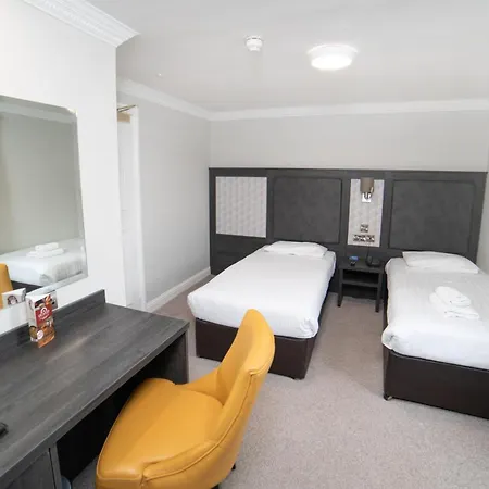 Hibernian & Leisure Centre Hotel 3*