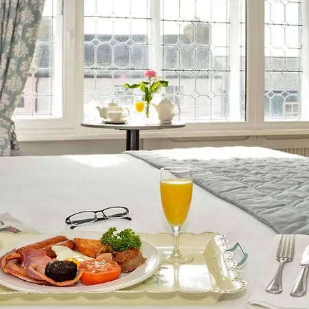 Hibernian & Leisure Centre Hotel 3*