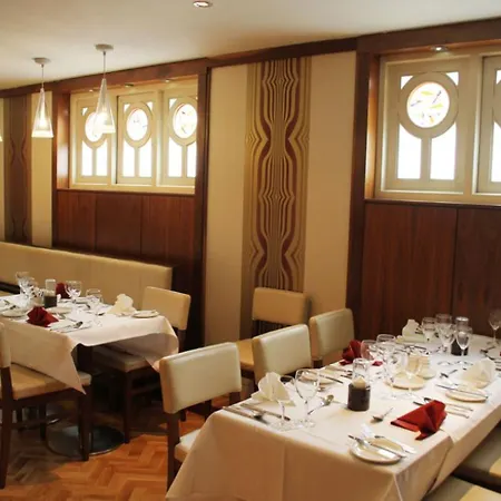 喜百年休闲中心酒店 3* 马洛