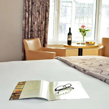 Hibernian & Leisure Centre Hotel