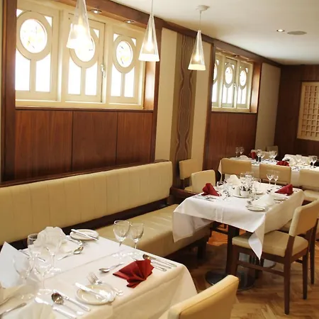 Hibernian & Leisure Centre 3* Mallow