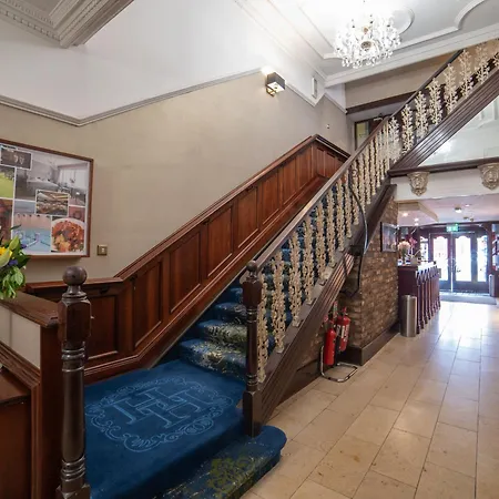 Hibernian & Leisure Centre Hotel 3*