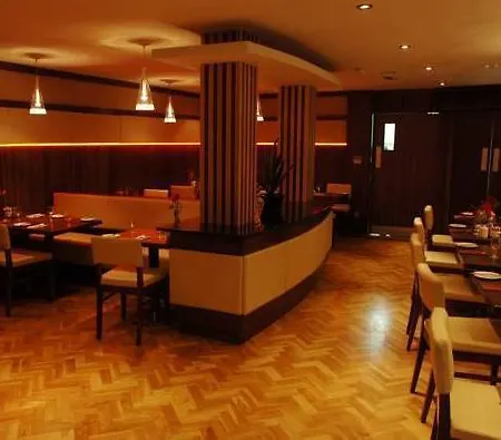 Hibernian & Leisure Centre 3*