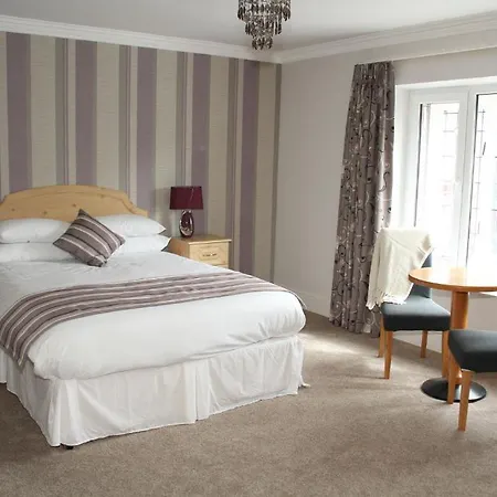 Hibernian & Leisure Centre Hotel 3*