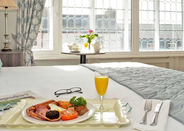 Hibernian & Leisure Centre Hotel 3*