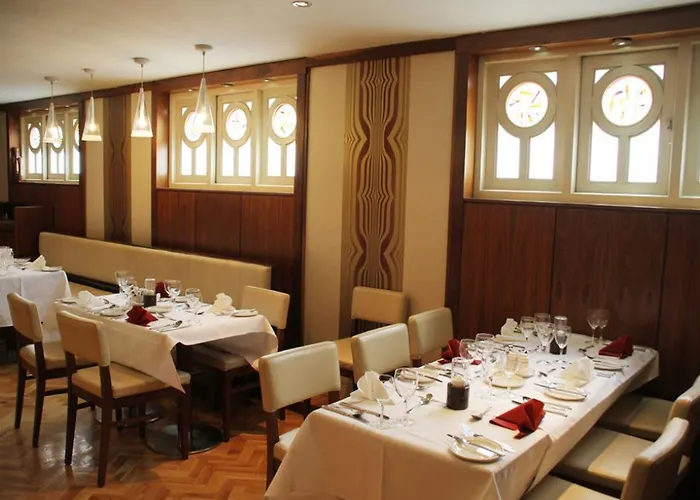 Hibernian & Leisure Centre 3* マロー