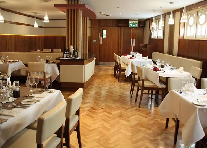 Hibernian & Leisure Centre 3* マロー