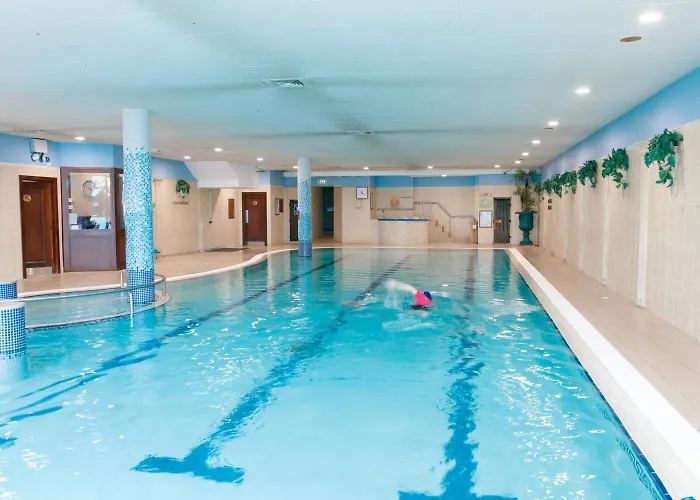 Hibernian & Leisure Centre 3*