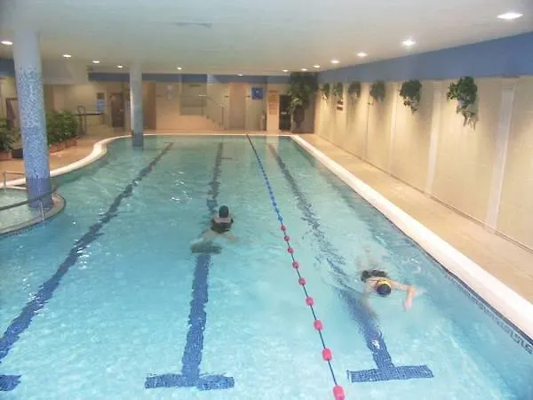 Hibernian & Leisure Centre Hotell 3*