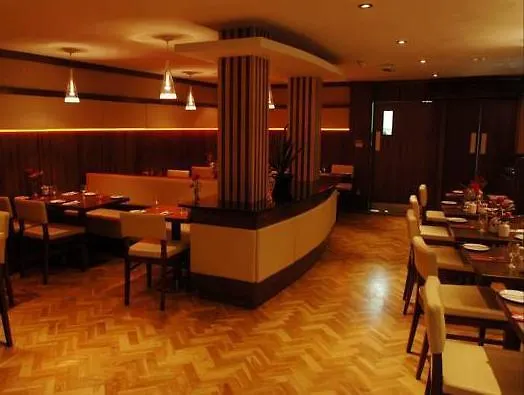 Hibernian & Leisure Centre 3*